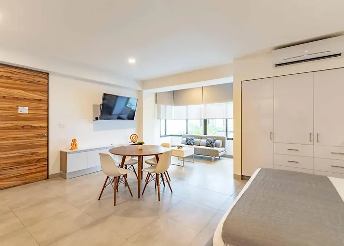 Stylish Urban Close The 5th * Playa del Carmen