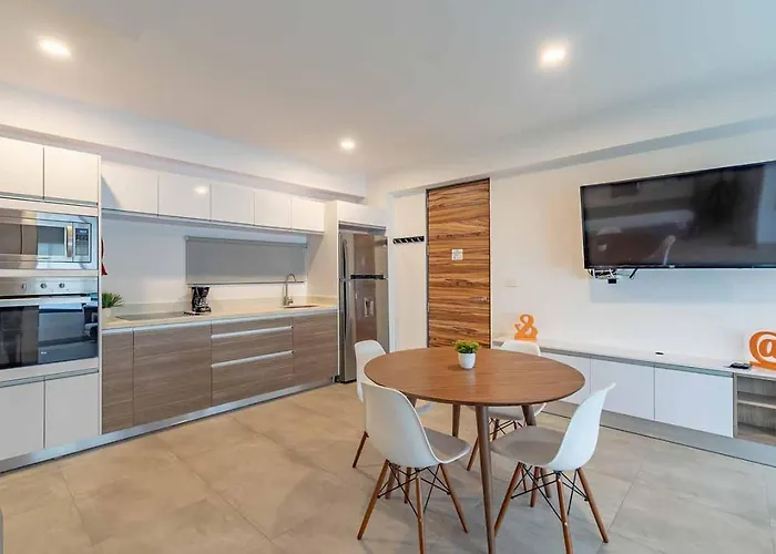 Stylish Urban Close The 5th * Playa del Carmen